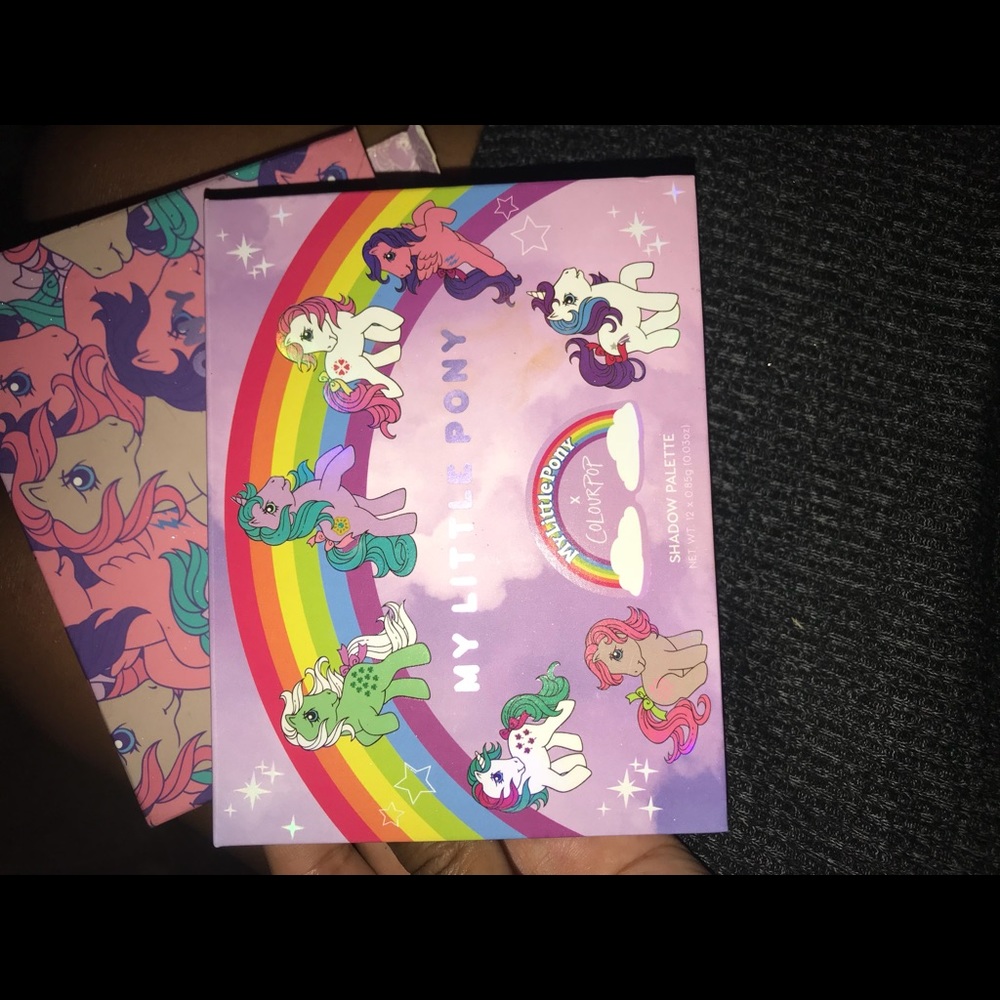 Eyeshadow palette